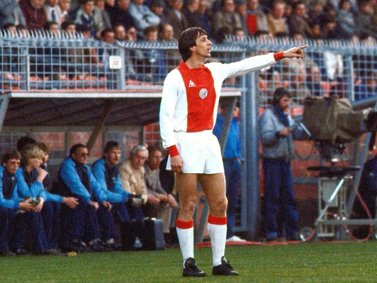 Kisah Manis Perkenalan Pelatih Persib dengan Johan Cruyff, Tak Sengaja  Bertemu di Ruang Ganti Ajax - Indonesia Bola.com