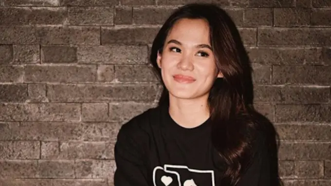 Tampilan Makeup Sheryl Sheinafia yang Glowing Nggak Ngebosenin