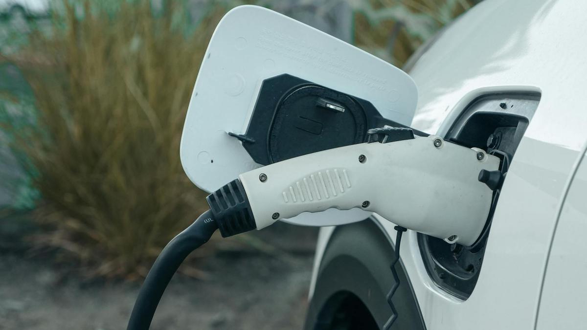 China Wajibkan Produsen Baterai EV Laporkan Jejak Karbon