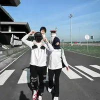 Atta Halilintar, Aurel Hermansyah dan Ameena mudik ke Jember. (Foto: Instagram/attahalilintar)