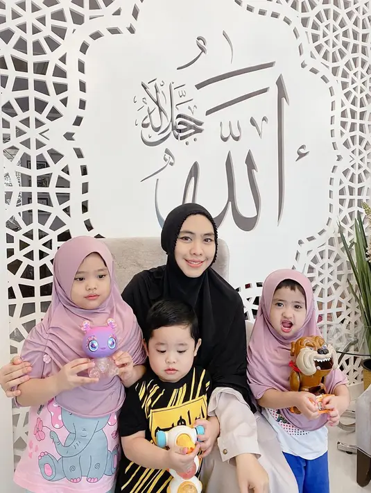 Oki Setiana Dewi (Instagram/okisetianadewi)