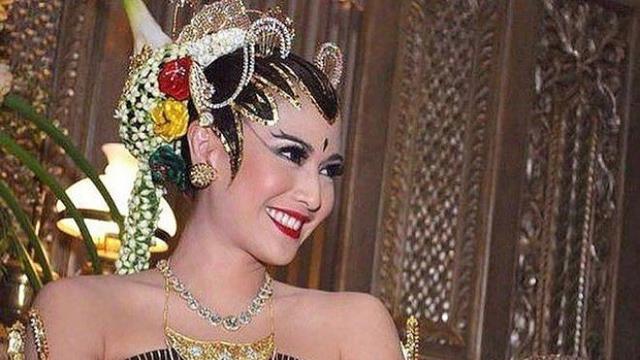 Hasil riasan Tienuk Riefki pada wajah Dian Sastro (Foto: Instagram/@inspirasivendorwedding)