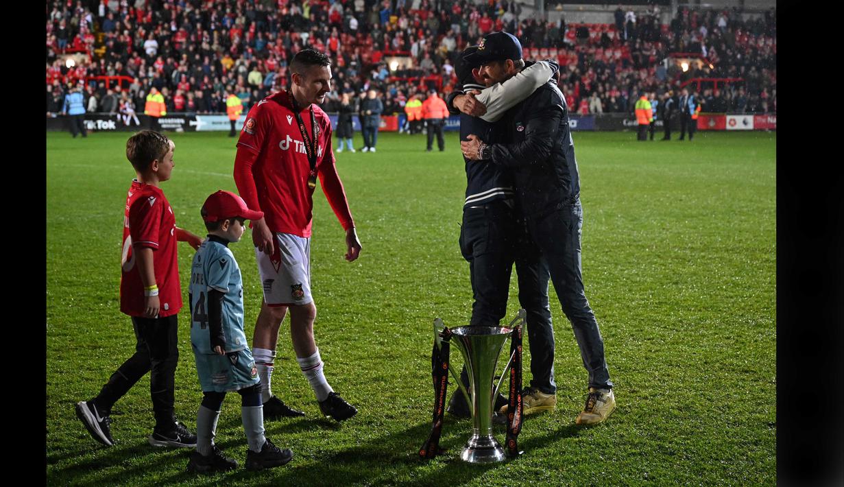Dua gol yang dicetak Paul Mullin ke gawang Boreham Wood membuat Wrexham dinyatakan jadi kampiun Vanarama National League dan promosi ke kasta keempat Liga Inggris, League Two untuk musim 2023/2024. (AFP/Oli Scarff)