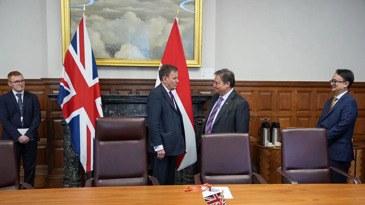 Menko Airlangga Hartarto melakukan kunjungan kerja ke London bertemu dengan Menteri Perdagangan Inggris