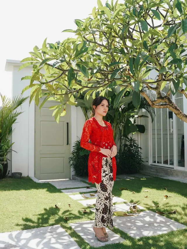 8 Inspirasi Outfit Merah Putih untuk Rayakan 17 Agustus, dari Tissa Biani, Sandrinna Michelle, hingga Dian Sastrowardoyo
