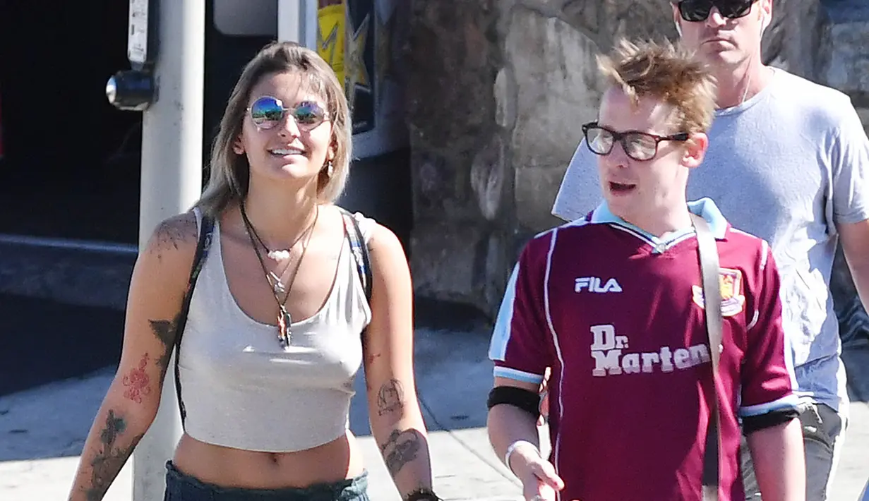 "Aku dekat dengan Paris," jelas Macaulay Culkin seperti yang dukutip dari E! News. (starmagazine.com)