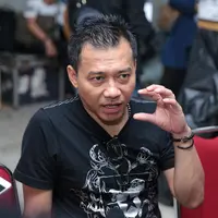 Anang sebagai salah satu pentolan grup tersebut, tak mau usianya sebagai penghalang untuk terus berkarya. Apalagi banyak band senior seperti Slank, God Bless, Padi hingga kini masih eksis. Begitu juga dengan grup Kidnap Katrina. (Adrian Putra/Bintang.com)