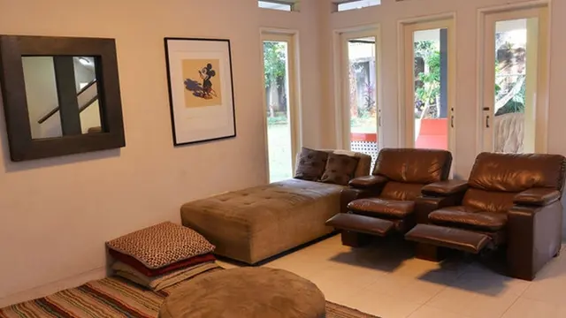 7 Potret Rumah Mewah Farhan, Berdiri di Atas Tanah Luas dan Bergaya Modern
