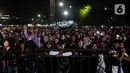 Ribuan penggemarnya larut dalam alunan campuran musik dangdut dan pop Jawa ala Guyon Waton. (Liputan6.com/Helmi Fithriansyah)
