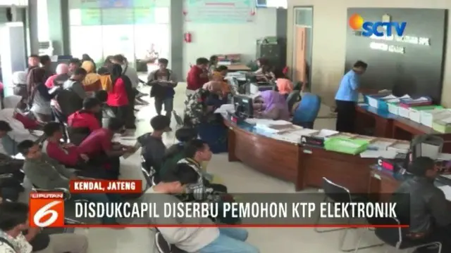 Menjelang Pilkada 2018, warga Jawa Tengah serbu Disdukcapil untuk mendapatkan KTP elektronik.