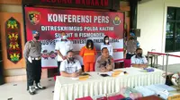 Jumpa press mahasiswi Samarinda pelaku penipuan investasi bodong di Polda Kalimantan Timur, Senin (8/11/2021).