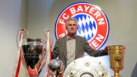 Jupp Heynckes hanya semusim bersama Real Madrid dan meraih trofi Liga Champions musim 1997-1998. Setelah itu, Heynckes meraih treble bersama Bayern Munchen. (AFP/Christof Stache)