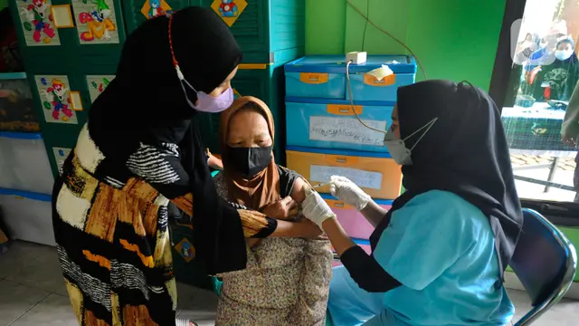 Vaksinasi Booster Gratis Sembako
