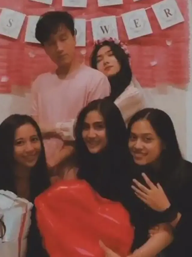 5 Potret Keseruan Bridal Shower Isyana Sarasvati, Jawab Kuis Hingga Menari Lagu BTS