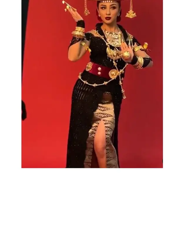 Pakai Kebaya dan Adat Lampung, Ini 6 Pesona Margin Wieheerm Calon Istri Ali Syakieb