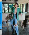 Inspirasi mix and match baggy jeans dari artis Indonesia yang bisa kamu coba.