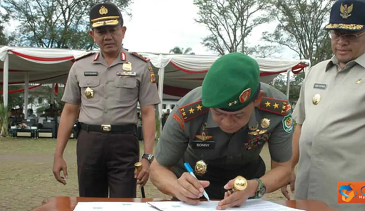 Citizen6, Bandung: Ratusan motor tersebut langsung diserahkan oleh Gubernur Jawa Barat H. Ahmad Heryawan bertempat di Lapangan Gasibu Bandung. (Pengirim: Pendam3)