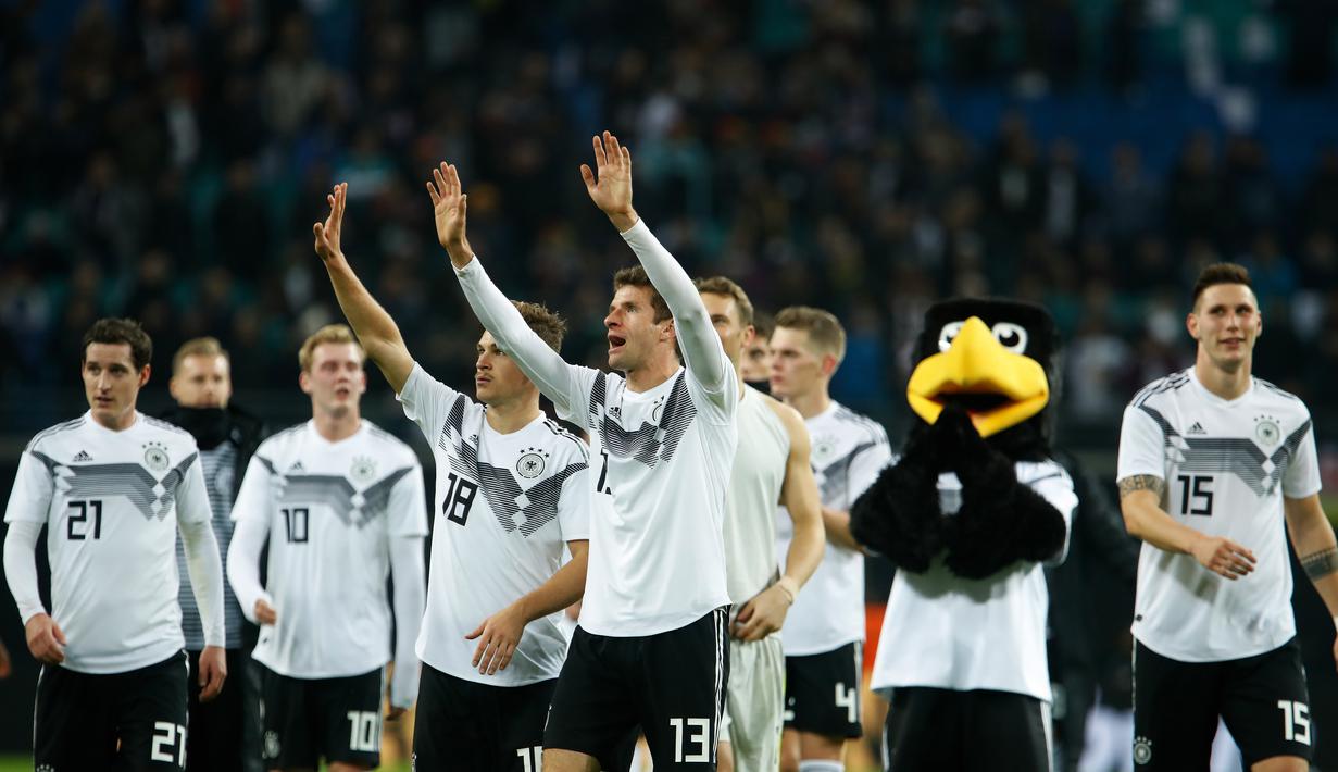Timnas Jerman yang diisi oleh mayoritas pemain muda tampil superior pada laga persahabatan kontra Rusia di Stadion Red Bull Arena, Leipzig. Timnas Jerman menang 3-0. (AFP/Odd Andersen)