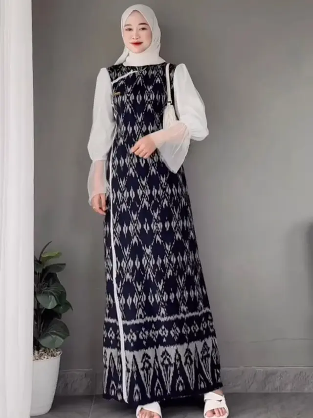 Gamis Etnik dengan Detail Tenun