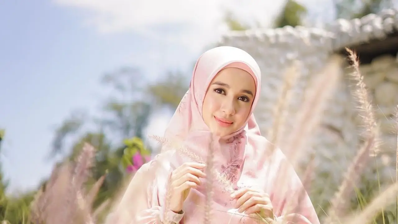 Laudya Cynthia Bella Bagi Tips Perawatan Rambut, Cegah Ketombe dan Kerontokan saat Pakai Hijab