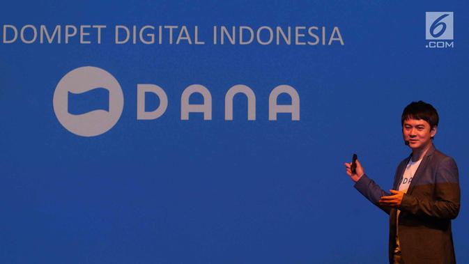 CEO Dana, Vincent Iswara memberi penjelasan tentang DANA di Jakarta, Rabu(21/3). Layanan ini membuat masyarakat Indonesia berdaya saing dengan kemampuan transaksi nontunai yang transparan, aman, dan efisien. (Liputan6.com/Angga Yuniar)