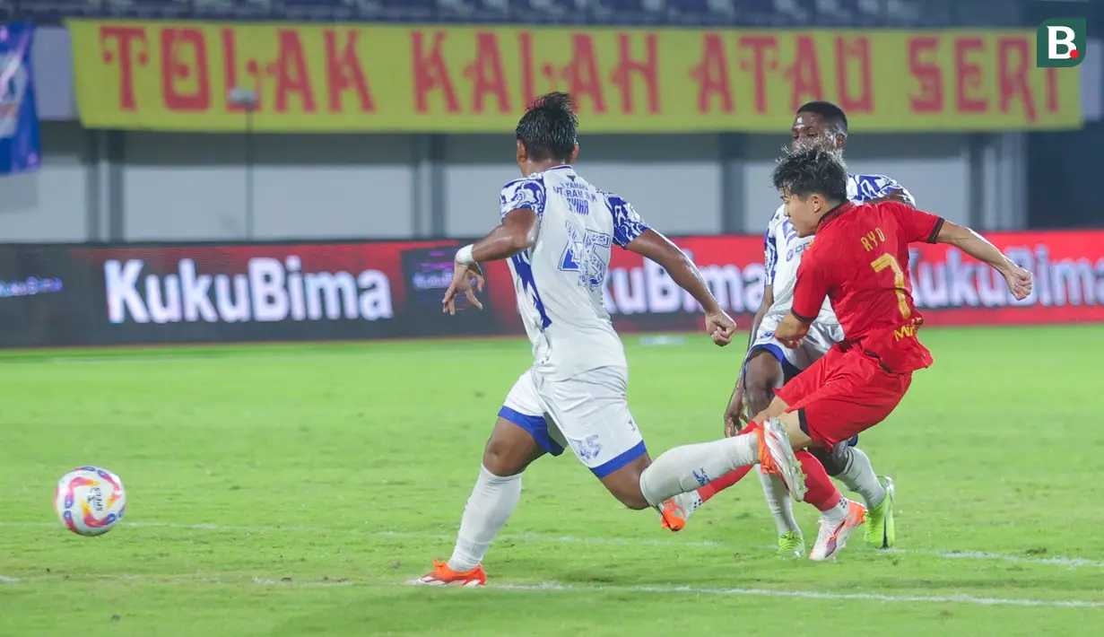 Kemenangan ini membuat Persija mengemas 43 poin dan bertahan di peringkat empat klasemen sementara Liga 1 2024/2025. Sedangkan PSIS ada di urutan 14 dengan koleksi 23 poin. (Bola.com/M Iqbal Ichsan)