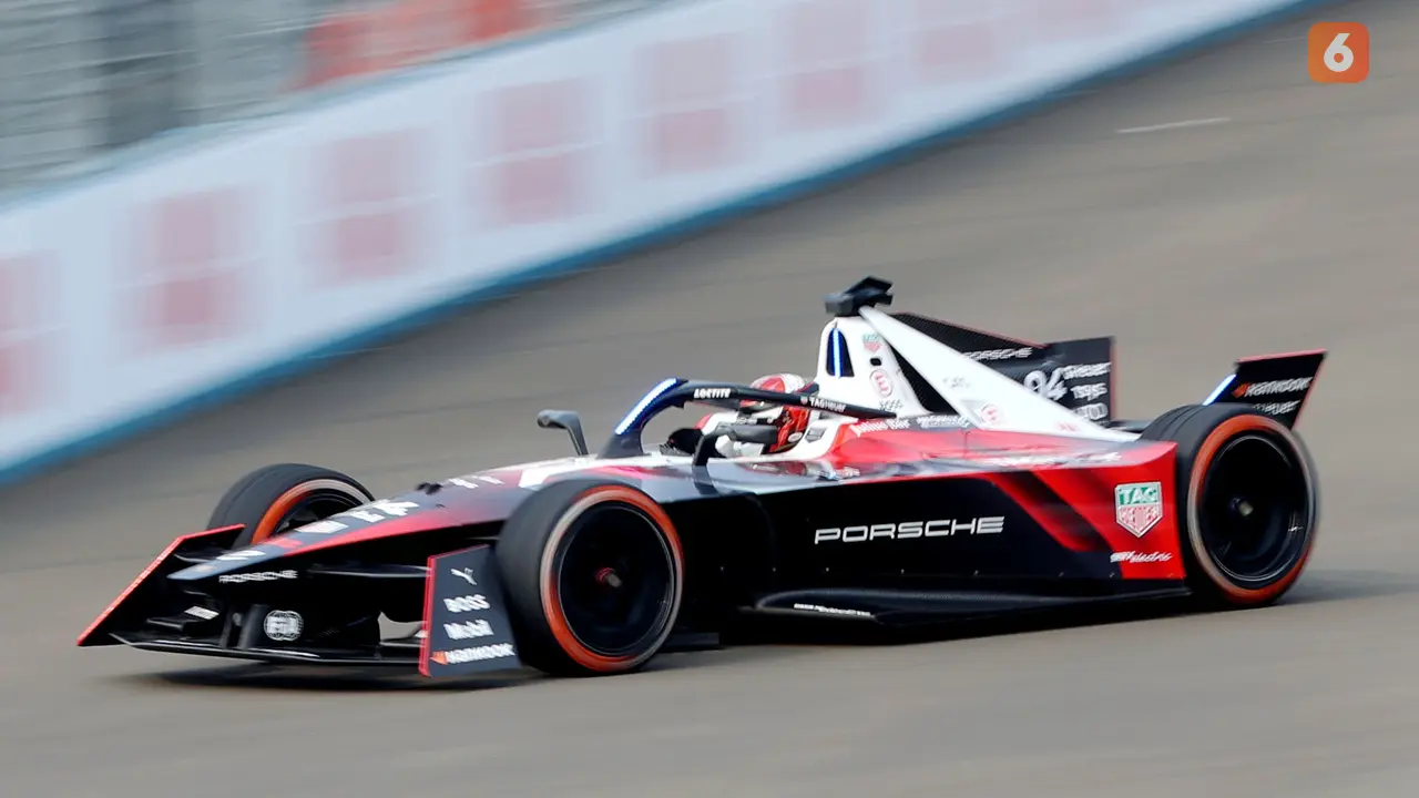 Foto: Aksi Pascal Wehrlein saat Menjuarai Formula E 2023 Seri ke-10 Jakarta