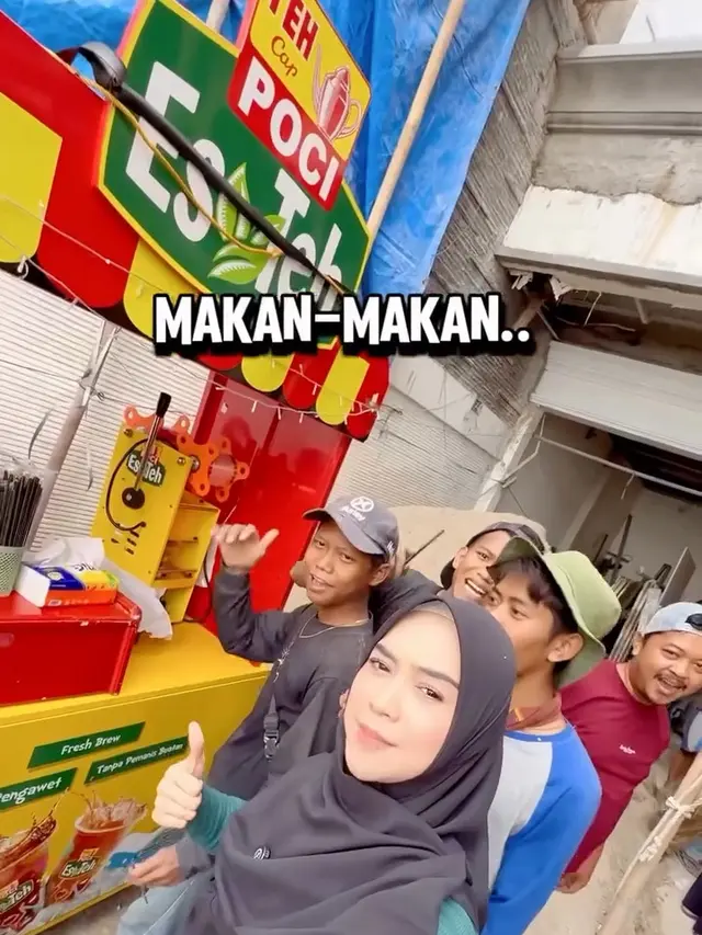 Ria Ricis Traktir Tukang Bangunan di Rumah Barunya, Momen Penuh Haru