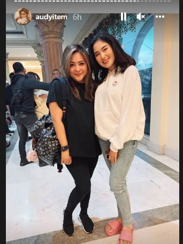 Audy Item di Lokasi Syuting Buku Harian Seorang Istri