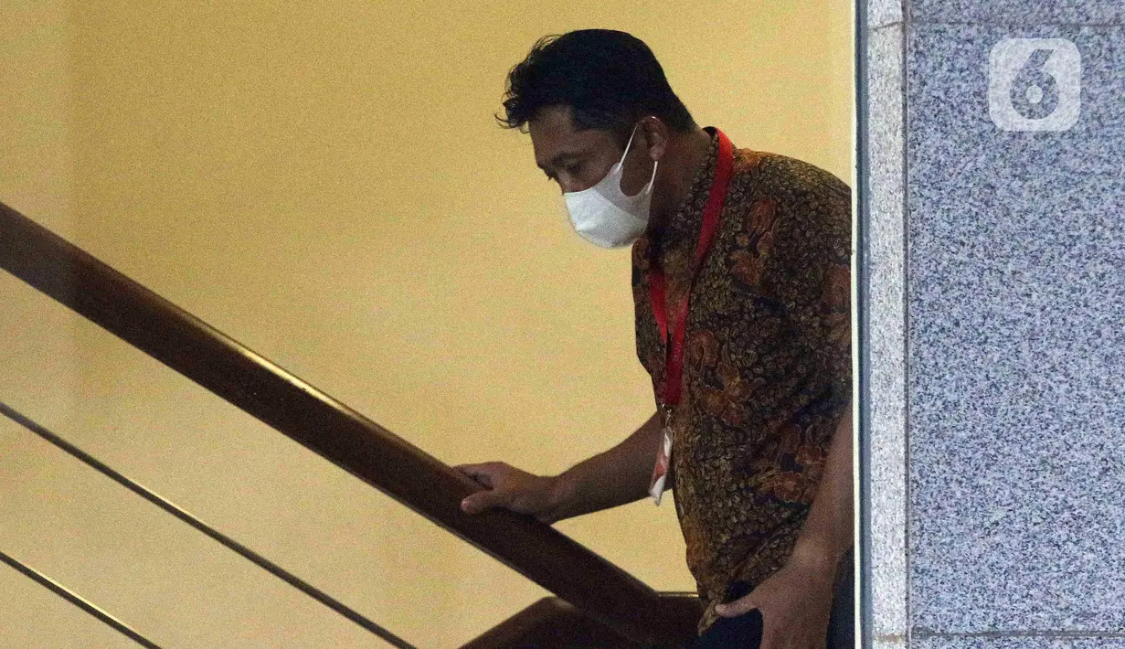 Pemeriksaan terkait kasus dugaan korupsi pemotongan dana insentif untuk Aparatur Sipil Negara (ASN) BPPD Sidoarjo. (Liputan6.com/Herman Zakharia)