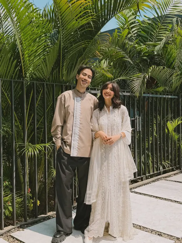 Sheila Dara Hasil Merias Wajah Sendiri saat Pengajian Nadin Amizah. [@vidialdiano]