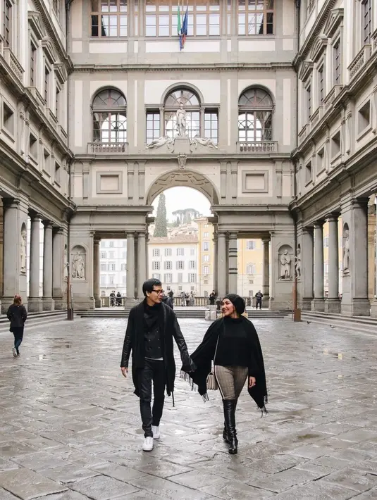 Tepat hari jadinya, 11 Januari pasangan ini saling mengungkapkan cerita perjalanan keduanya saat menjalani rumah tangga. Tak seperti yang dibayangkan selama ini yang selalu terlihat harmonis. (Instagram/armandmaulana04)