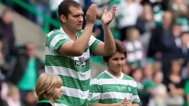 Petrov Terharu Mendengar Lagu You'll Never Walk Alone