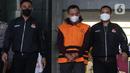 Tersangka kasus dugaan tindak pidana korupsi kerja sama pengolahan anoda logam pada tahun 2017, Dodi Martimbang (tengah) digiring menuju mobil tahanan di Gedung Merah Putih Komisi Pemberantasan Korupsi (KPK) Jakarta, Selasa (17/1/2023). Tersangka Dodi Martimbang ditahan KPK untuk 20 hari pertama, mulai tanggal 17 Januari 2023 s/d 5 Februari 2023 di Rutan Polres Metro Jakarta Timur. (Liputan6.com/Helmi Fithriansyah)