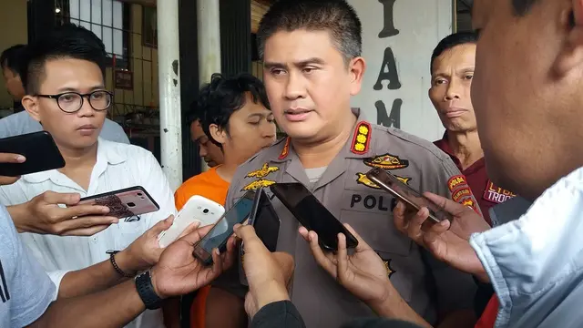 Polda Sulsel serahkan kasus dugaan korupsi yang jerat mantan Ketua PWI Sulsel ke Jaksa setelah dinyatakan P.21 sebulan lalu (Liputan6.com/ Eka Hakim)