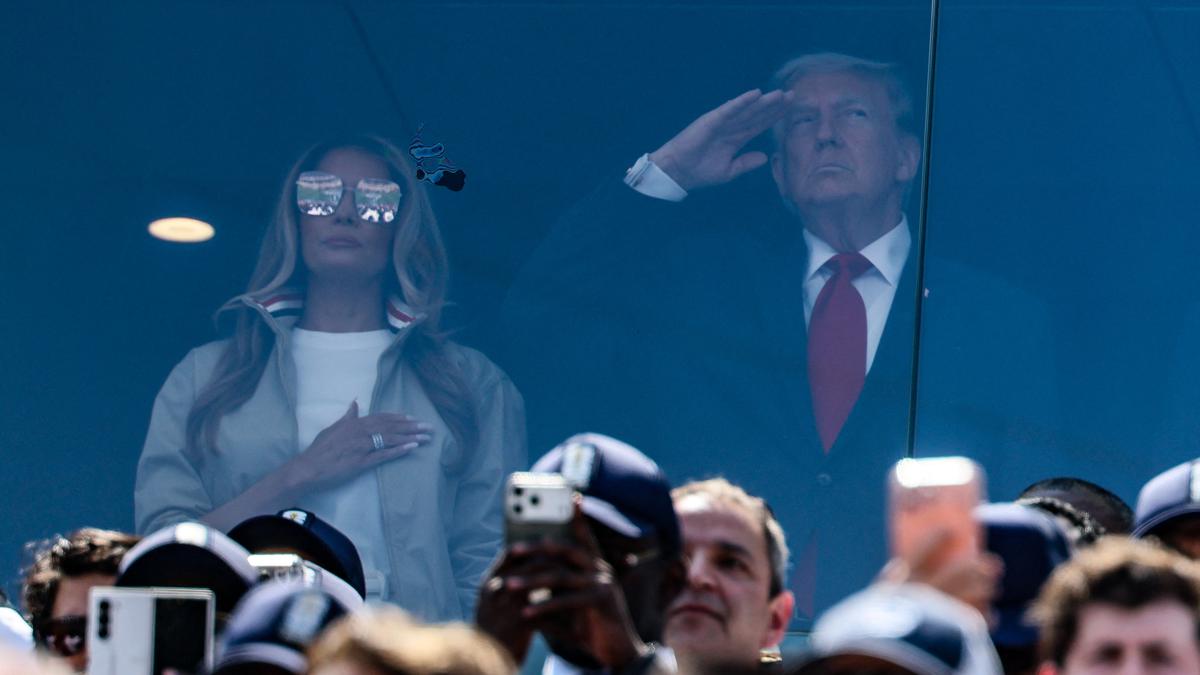 Gaya Patriotik Melania Trump di Final Piala Dunia 2026 Malah Picu Isu Body Double