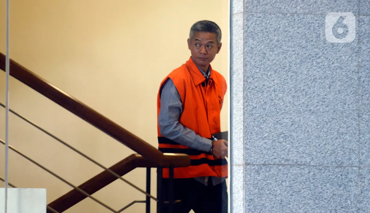 Mantan Komisioner KPU Wahyu Setiawan bersiap menjalani pemeriksaan lanjutan di Gedung KPK,  Jakarta, Rabu (12/2/2020). Wahyu Setiawan diperiksa terkait kasus dugaan suap pengurusan pergantian antarwaktu (PAW) anggota DPR. (merdeka.com/Dwi Narwoko)