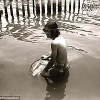 Malcolm Brenner, laki-laki yang pernah jalin hubungan intim dengan seekor lumba-lumba.