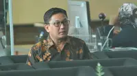 Mantan anggota Komisi II DPR Abdul Malik Haramain berada di lobi KPK untuk menjalani pemeriksaan di gedung KPK, Jakarta, Selasa (4/7). (Liputan6.com/Helmi Afandi)