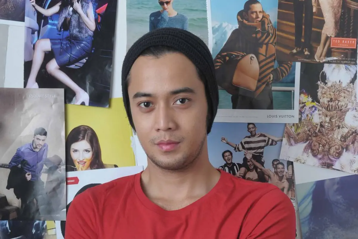 Potret Gaya Kriss Hatta yang Selalu Tampil Simple