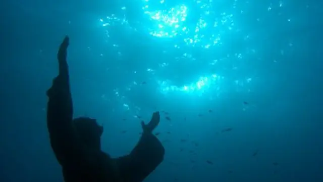 Patung Christ of the Abyss