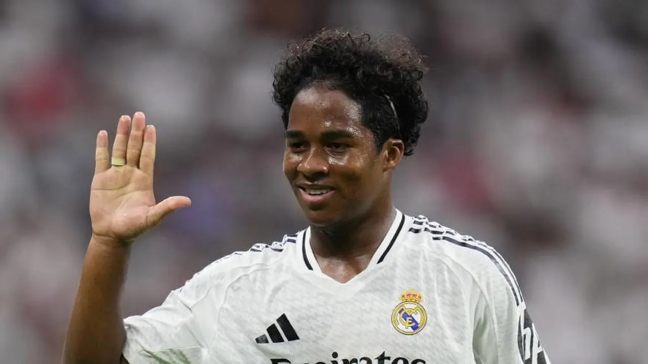 Selebrasi Endrick usai mencetak gol dalam laga Real Madrid vs Valladolid di La Liga 2024/2025. (c) AP Photo/Manu Fernandez
