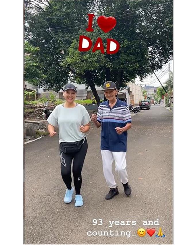6 Potret Ayah Ira Wibowo yang Berusia 93 Tahun, Masih Sehat dan Bugar
