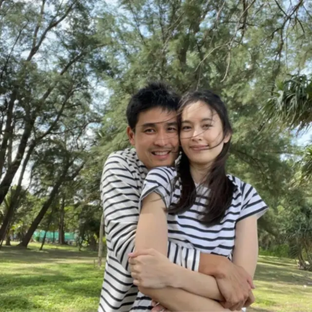 Nong Poy bersama Oak Phakwa Hongyok. (dok. Facebook)