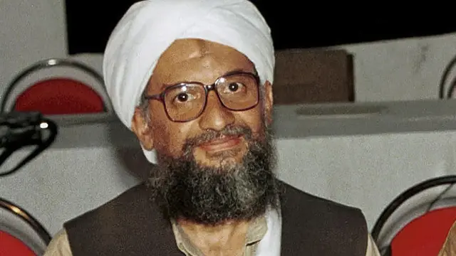 Foto tahun 1998 pemimpin tertinggi Al Qaeda, Ayman al-Zawahri di Khost, Afghanistan. (File, AP)