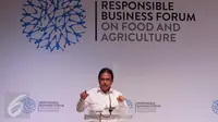 Menteri Agraria dan Tata Ruang Sofyan Djalil memberi pemaparan mengenai upaya mengatasi perkembangan isu-isu hak atas lahan petani Indonesia dalam Responsible Business Forum on Food and Agriculture (RBF), Jakarta, Rabu (15/3). (Liputan6.com/Angga Yuniar)