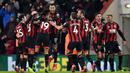 Selebrasi pemain Bournemouth atas gol pertama pada laga lanjutan Premier League yang berlangsung di stadion Dean Court, Bournemouth, Kamis (31/1). Bournemouth menang 4-0 atas Chelsea. (AFP/Glyn Kirk)