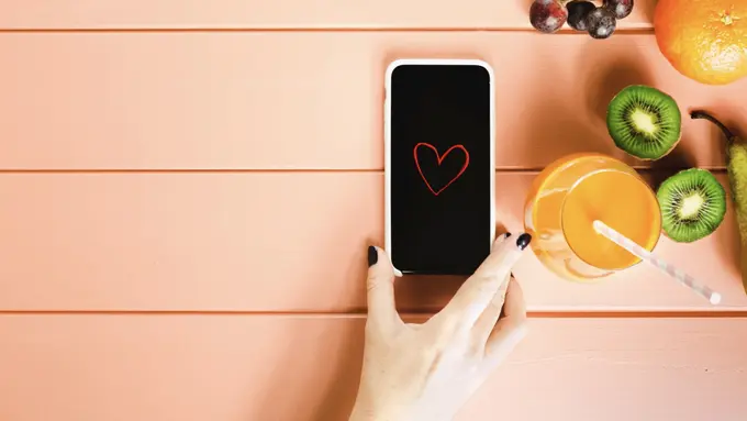 Ketika berkenalan dengan seseorang di dating apps, jangan langsung percaya dengan semua yang mereka katakan.