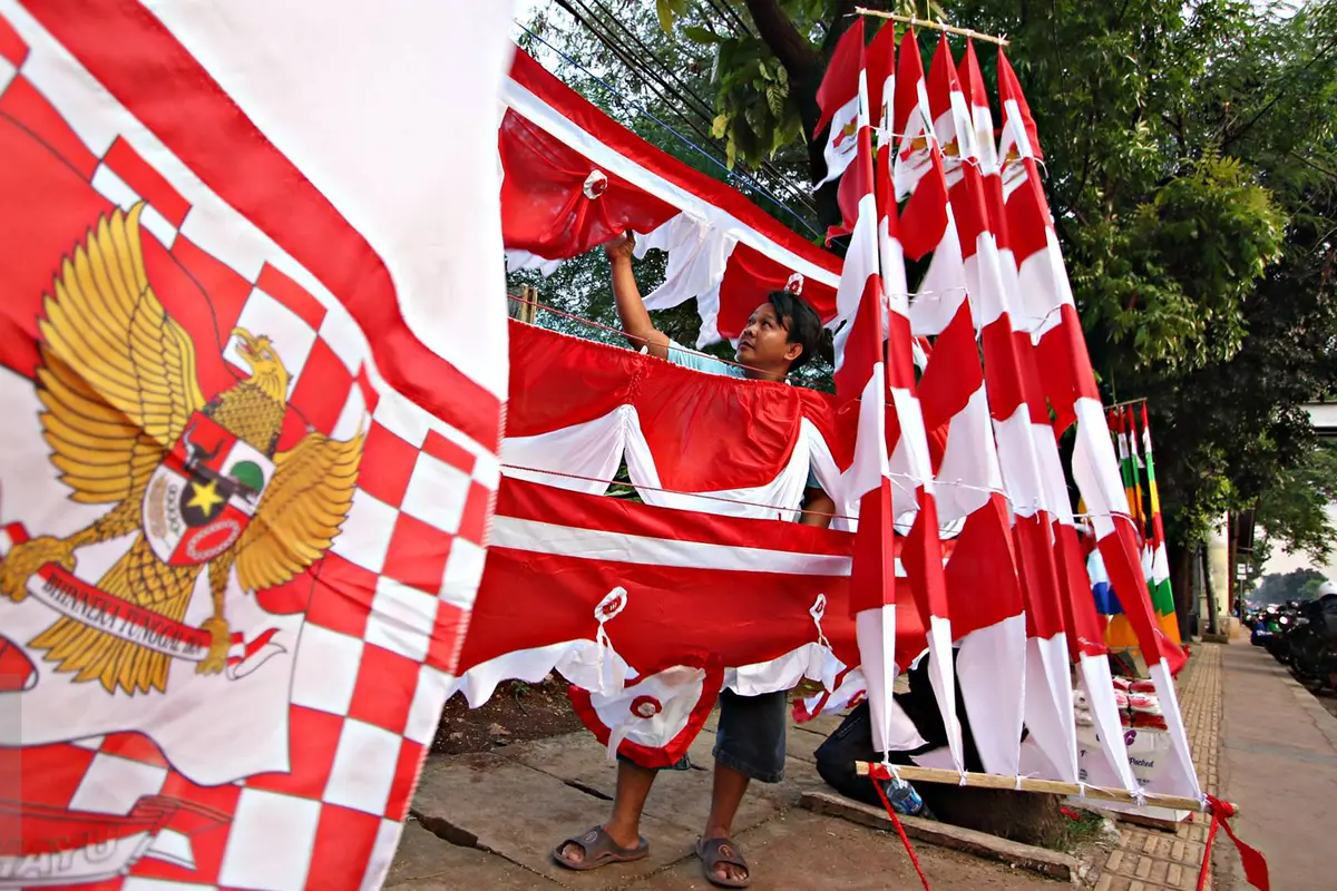 20160801-Jelang Hari Kemerdekaan, Penjualan Bendera Mulai Marak di Ibu Kota 