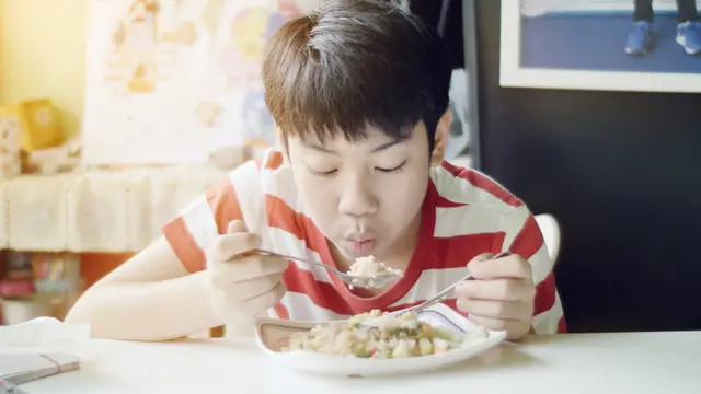 Tips Anak Tetap Aktif dari Sahur sampai Berbuka